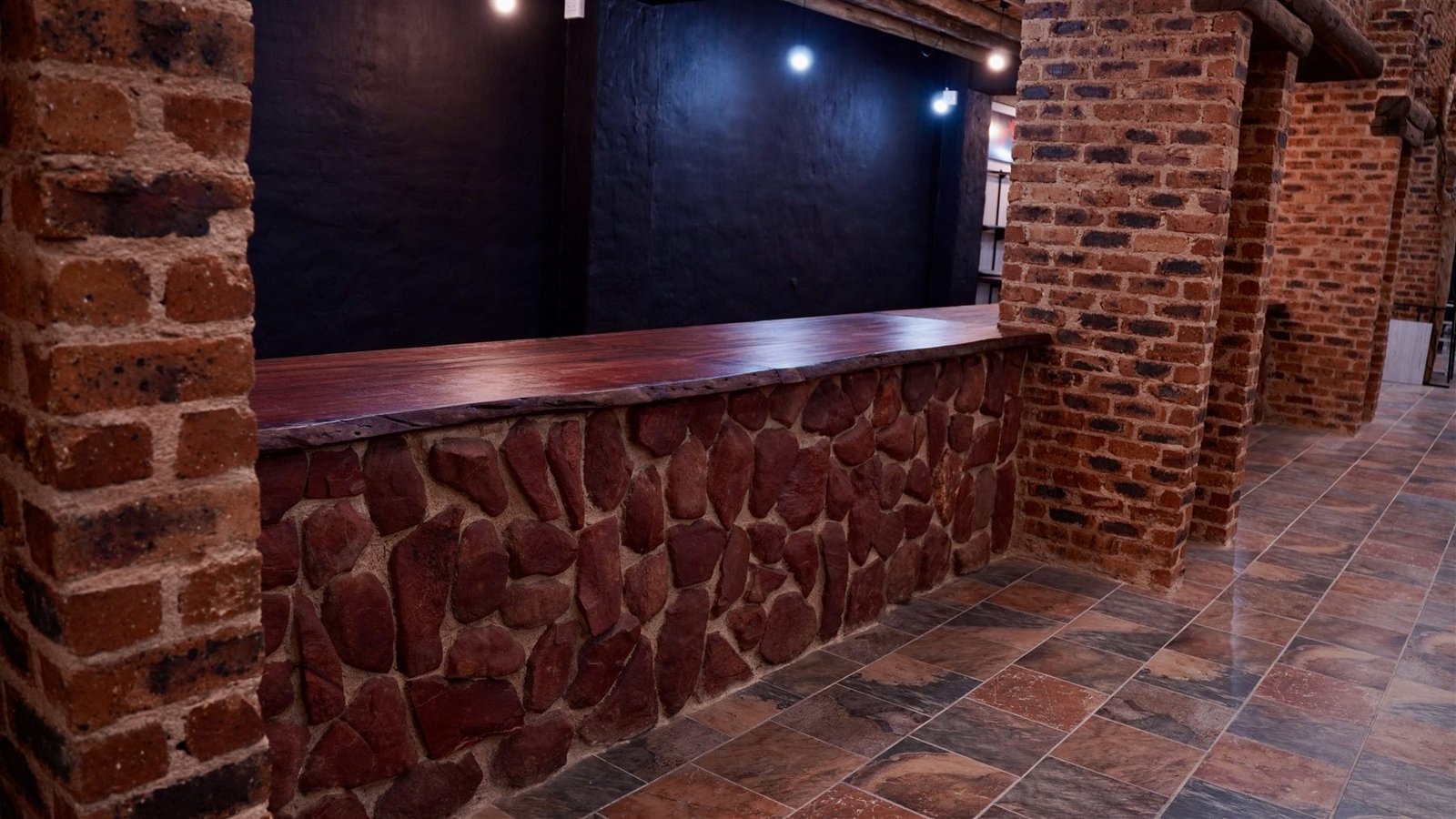 Wide grain hardwood slab countertop detail Benoni South Africa — De Jager Wood Designs